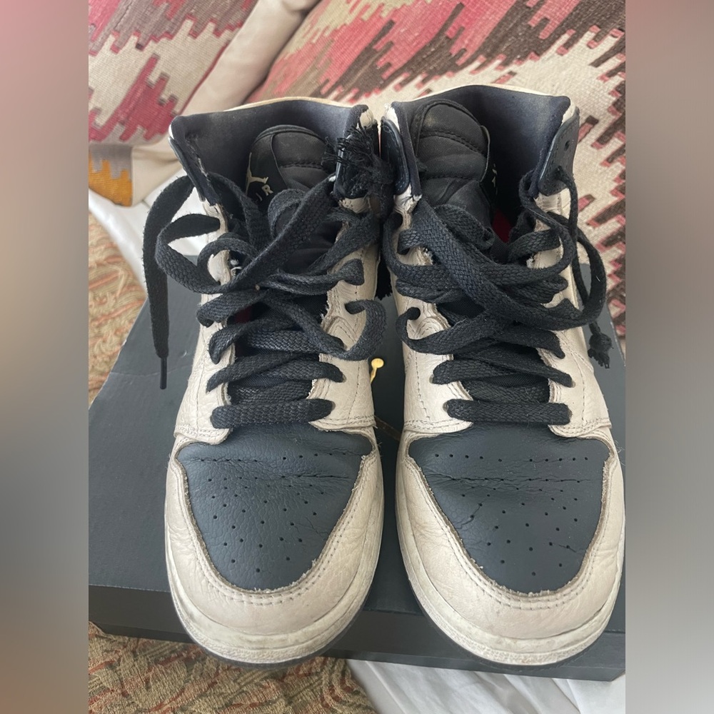 Air Jordan 1 Ret Hi Prem HC GG size 5Youth Sneakers